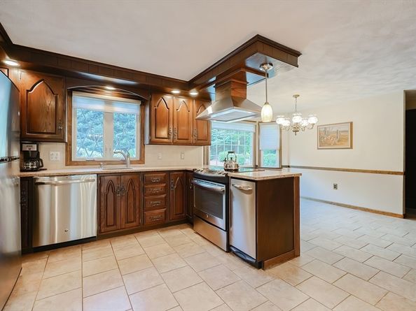 68 Catamount Rd, Tewksbury MA 01876