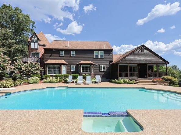 68 Catamount Rd, Tewksbury MA 01876