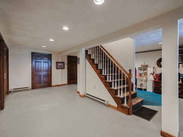 68 Catamount Rd, Tewksbury MA 01876