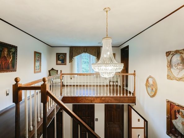 68 Catamount Rd, Tewksbury MA 01876