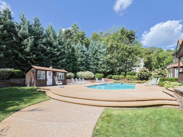 68 Catamount Rd, Tewksbury MA 01876