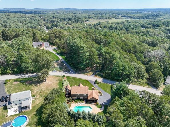 68 Catamount Rd, Tewksbury MA 01876