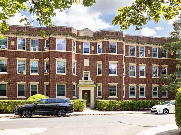 193 Pleasant St 6, Brookline MA 02446