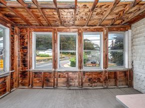 82 Lincoln Ave, Saugus MA 01906