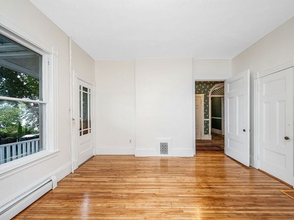 82 Lincoln Ave, Saugus MA 01906