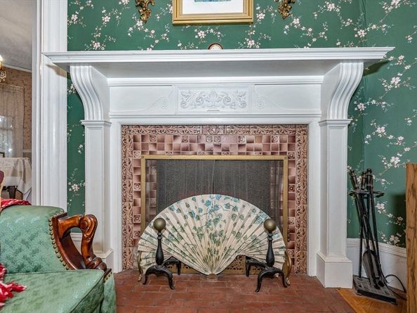 82 Lincoln Ave, Saugus MA 01906