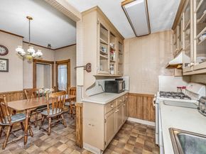 82 Lincoln Ave, Saugus MA 01906