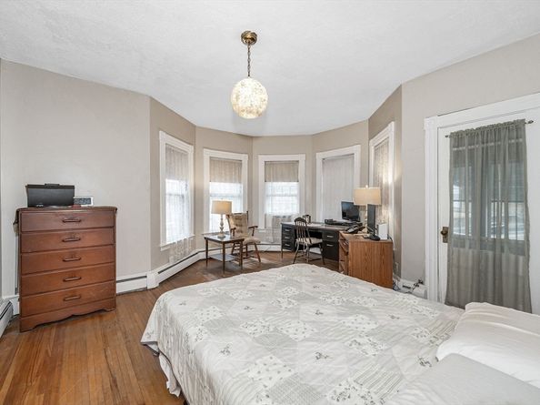 82 Lincoln Ave, Saugus MA 01906