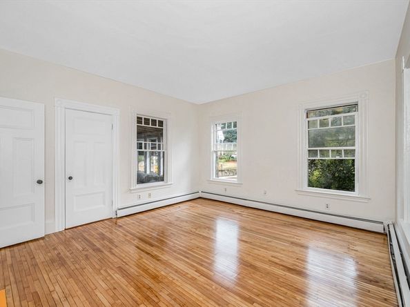 82 Lincoln Ave, Saugus MA 01906