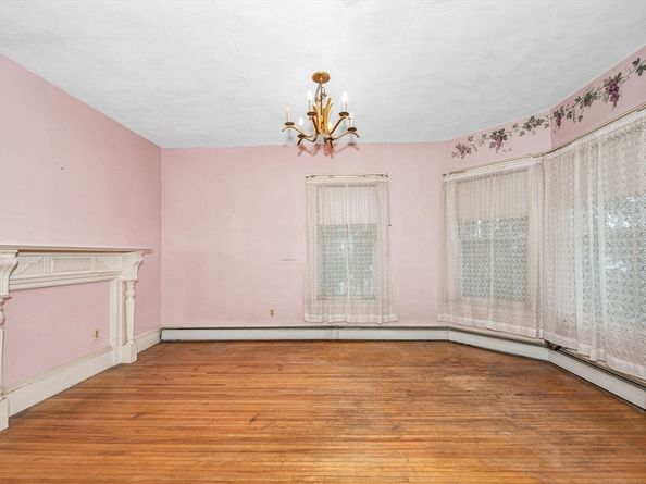82 Lincoln Ave, Saugus MA 01906