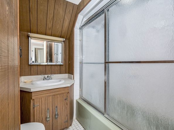 82 Lincoln Ave, Saugus MA 01906