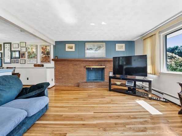 14 Mallard Way, Waltham MA 02452