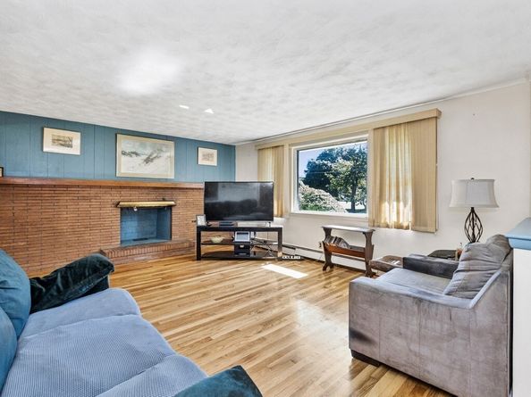 14 Mallard Way, Waltham MA 02452