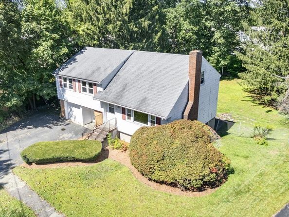 14 Mallard Way, Waltham MA 02452