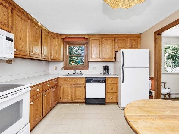 14 Mallard Way, Waltham MA 02452