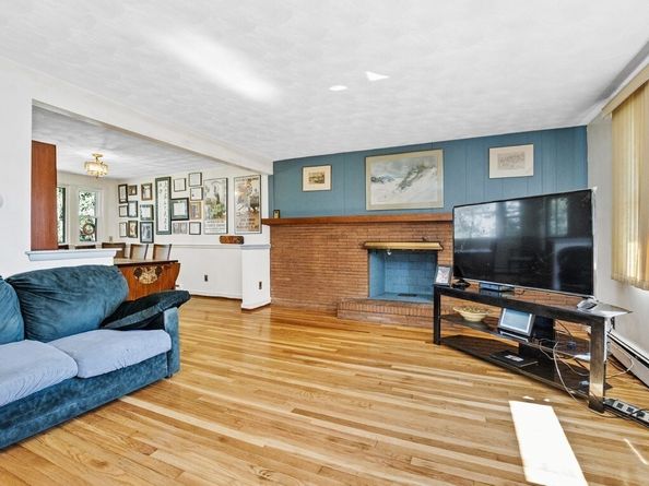 14 Mallard Way, Waltham MA 02452