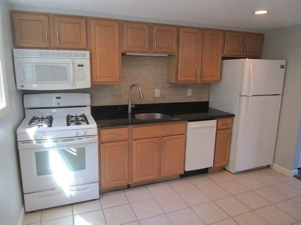 10 Lewis Farm Rd 10, Dedham MA 02026