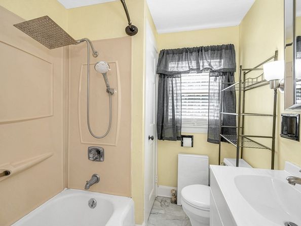 143 Leamy St, Gardner MA 01440