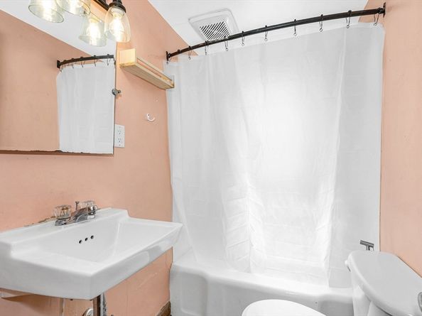 143 Leamy St, Gardner MA 01440