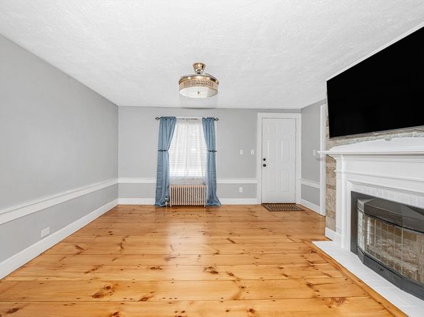 143 Leamy St, Gardner MA 01440