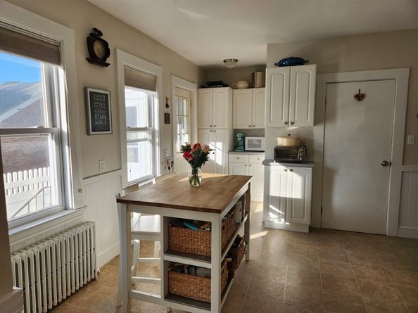 61 Broadway, Newton MA 02460