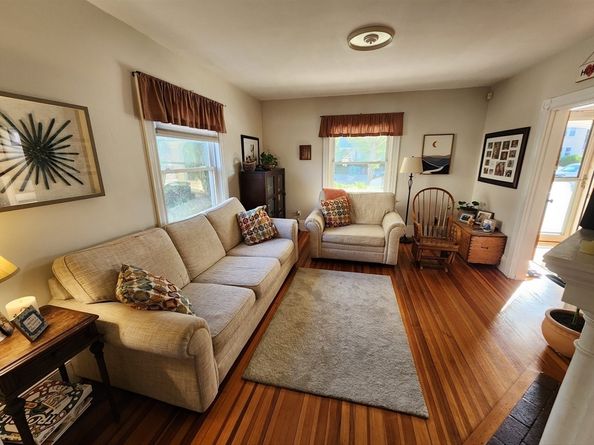 61 Broadway, Newton MA 02460