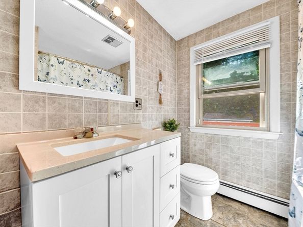 57 Leroy St, Fitchburg MA 01420