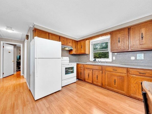 57 Leroy St, Fitchburg MA 01420