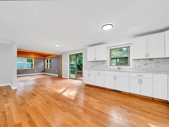 57 Leroy St, Fitchburg MA 01420