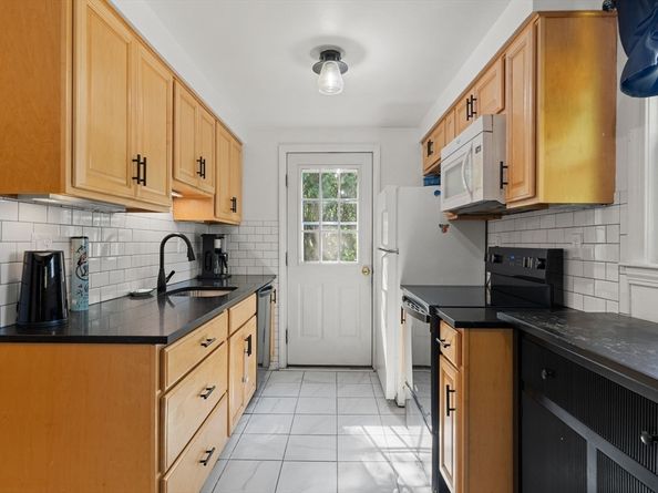 7 Anna Rd, Woburn MA 01801