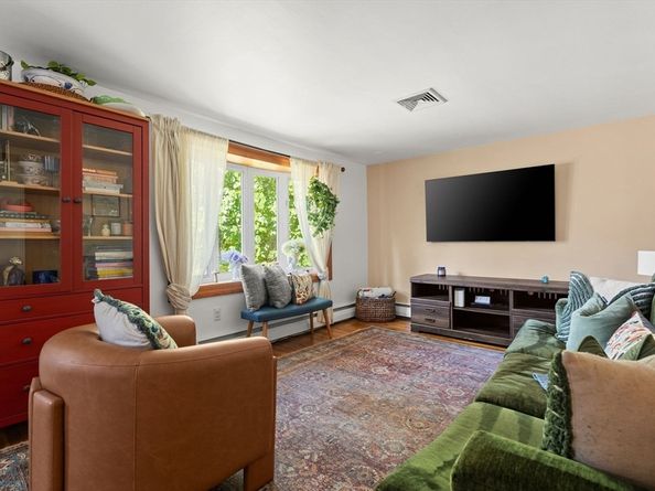 7 Anna Rd, Woburn MA 01801