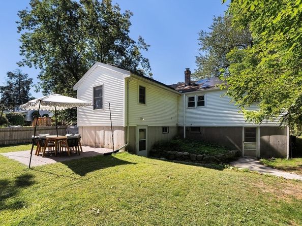 7 Anna Rd, Woburn MA 01801