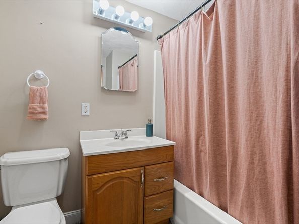 7 Anna Rd, Woburn MA 01801