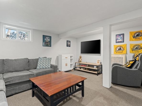 7 Anna Rd, Woburn MA 01801