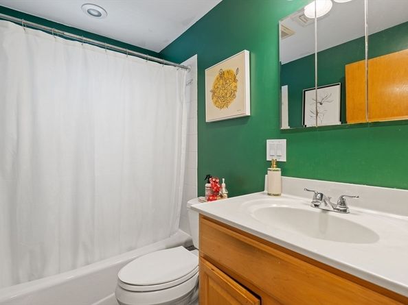 7 Anna Rd, Woburn MA 01801