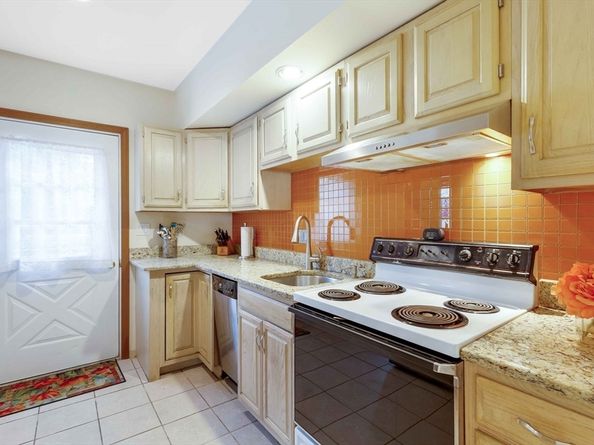 23 Waverly Pl 23, Melrose MA 02176