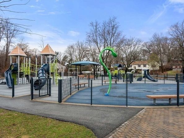 27 Plant Rd, Waltham MA 02451