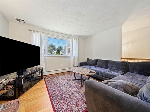 27 Plant Rd, Waltham MA 02451
