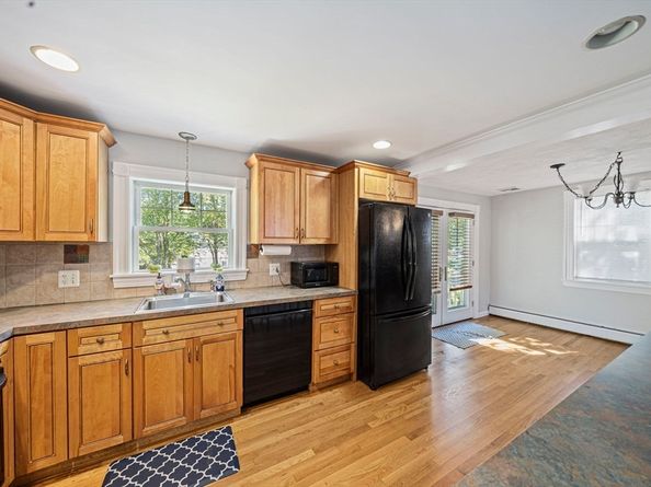27 Plant Rd, Waltham MA 02451
