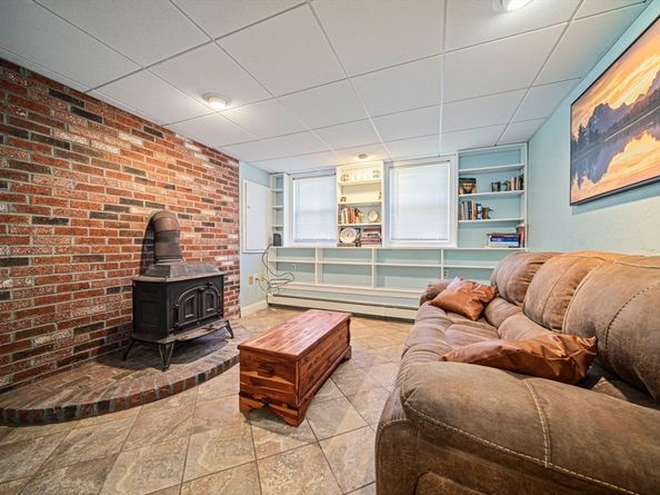 27 Plant Rd, Waltham MA 02451