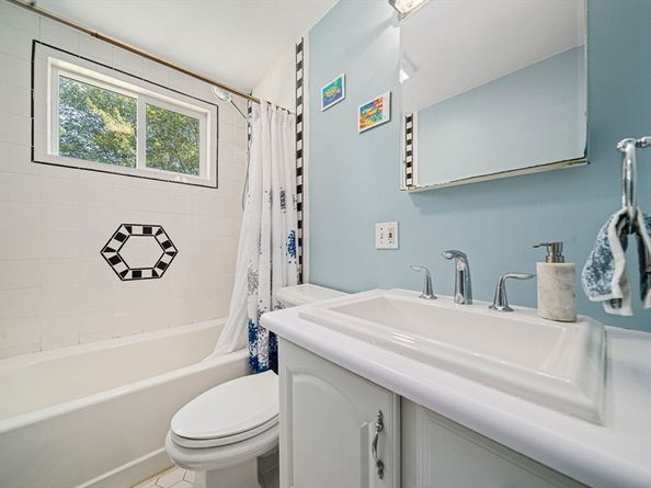 27 Plant Rd, Waltham MA 02451