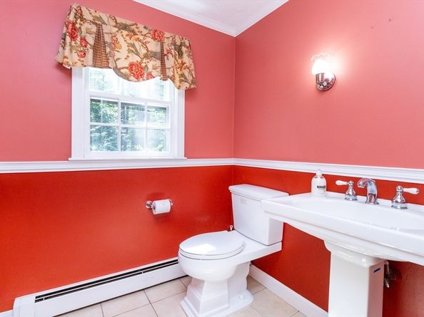 14 Onondaga Ln, Medfield MA 02052