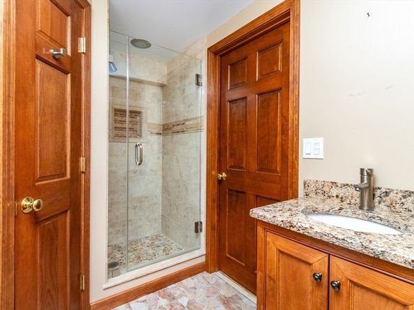 14 Onondaga Ln, Medfield MA 02052
