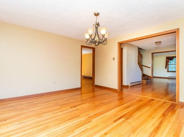 14 Onondaga Ln, Medfield MA 02052
