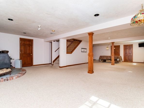 14 Onondaga Ln, Medfield MA 02052
