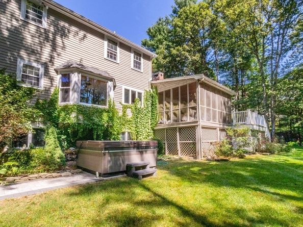 14 Onondaga Ln, Medfield MA 02052