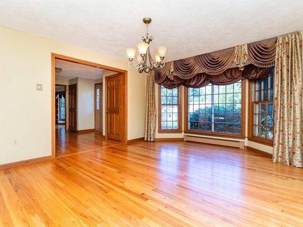 14 Onondaga Ln, Medfield MA 02052