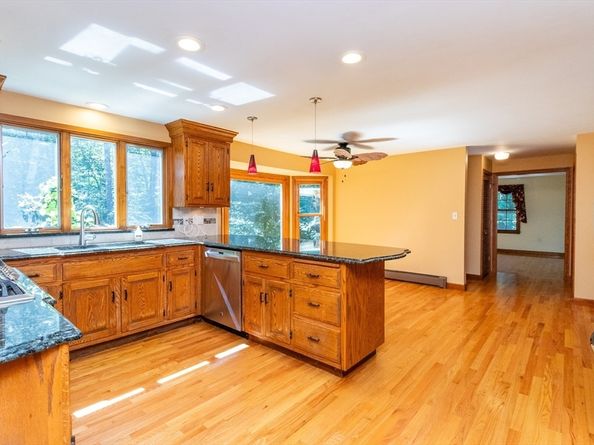 14 Onondaga Ln, Medfield MA 02052