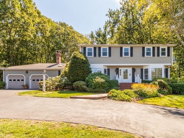 14 Onondaga Ln, Medfield MA 02052