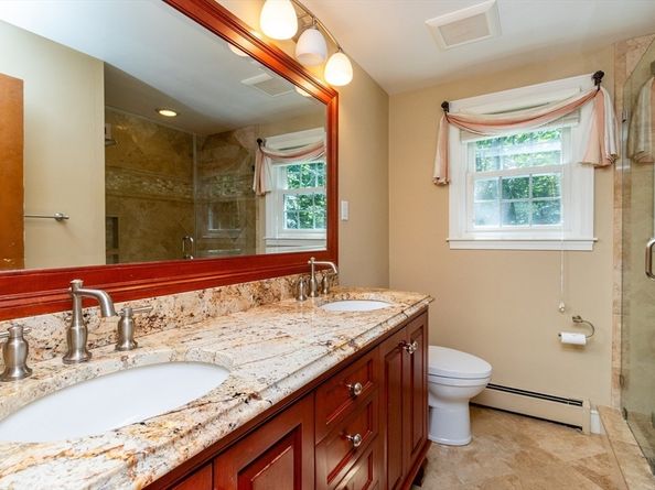 14 Onondaga Ln, Medfield MA 02052